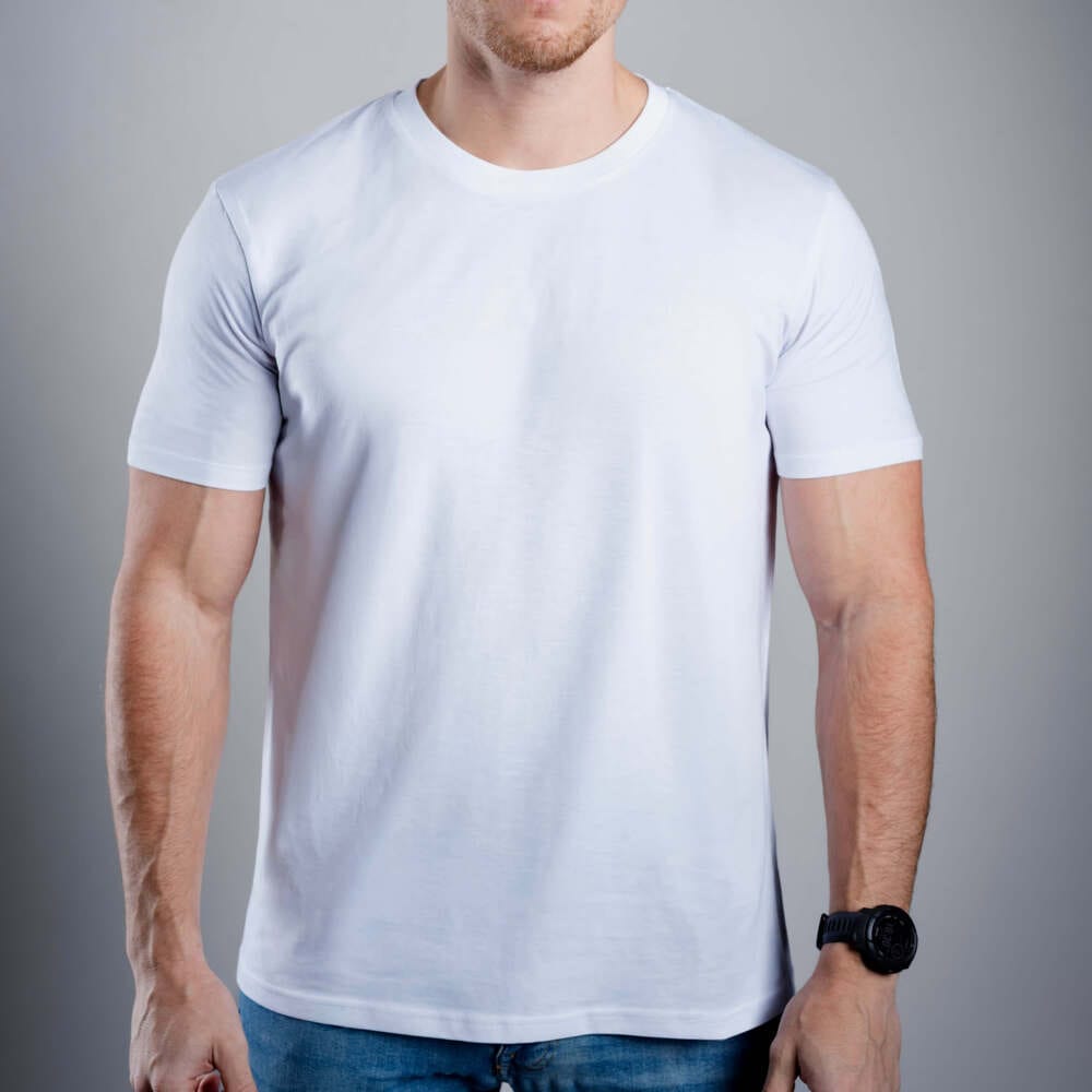 Férfi Kratom World póló „I like Kratom more than I like people.” felirattal – eredeti merch kratomkedvelők és a Kratom World márka rajongói számára, stílusos streetwear design hangsúlyos nyomattal, kényelmes póló mindennapi viseletre, ideális városba, eseményekre vagy gyűjtői darabként a kratom közösség számára, logó részlet