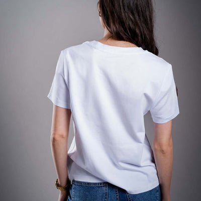 Kratom World női póló „damn bro, go buy KAVA KAVA” motívummal – eredeti merch kratomkedvelők és a Kratom World márka rajongói számára, stílusos streetwear design hangsúlyos nyomattal, kényelmes póló mindennapi viseletre, ideális városba, eseményekre vagy gyűjtői darabként a kratom közösség számára, hátoldal