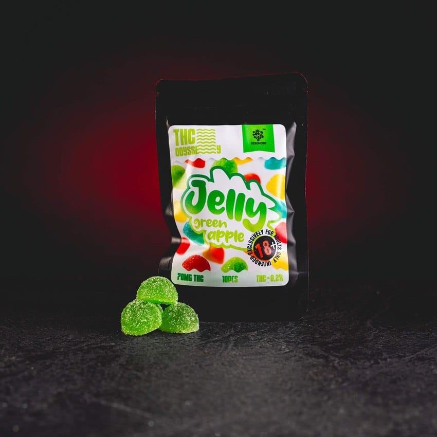 Prémium gyümölcszselé TH Odyssey Jelly 70mg a Kratom Világtól – gyűjtői termék, amely 10 darab zselét tartalmaz, mindegyik 7 mg TH kannabinoiddal, összesen 70 mg a csomagban. Kiváló minőségű alapanyagokból készült, lágy textúrával, egyszerű adagolással, és megfelel az Európai Unió előírásainak 0,2%-os határérték alatt, biztonságos és legális gyűjtői darabként, amelyet relaxáló, harmonizáló és stresszoldó hatásai miatt értékelnek.